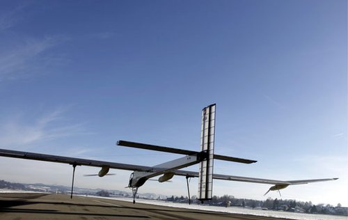 太阳能飞机在瑞士“试跑”成功